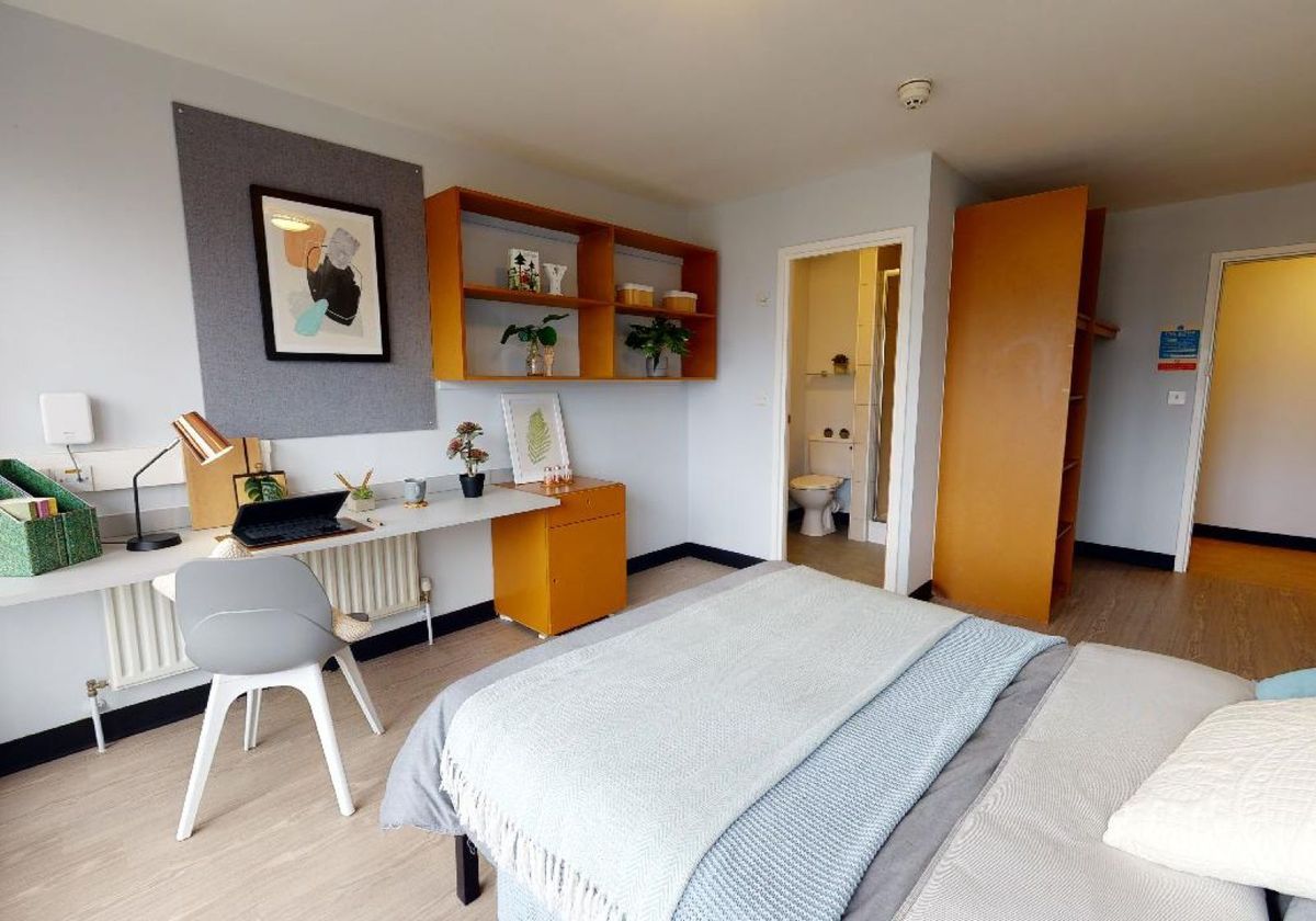 Hall iQ Exchange - 2