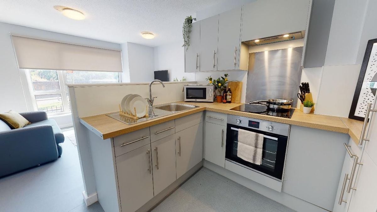 Hall iQ Fiveways House - 2