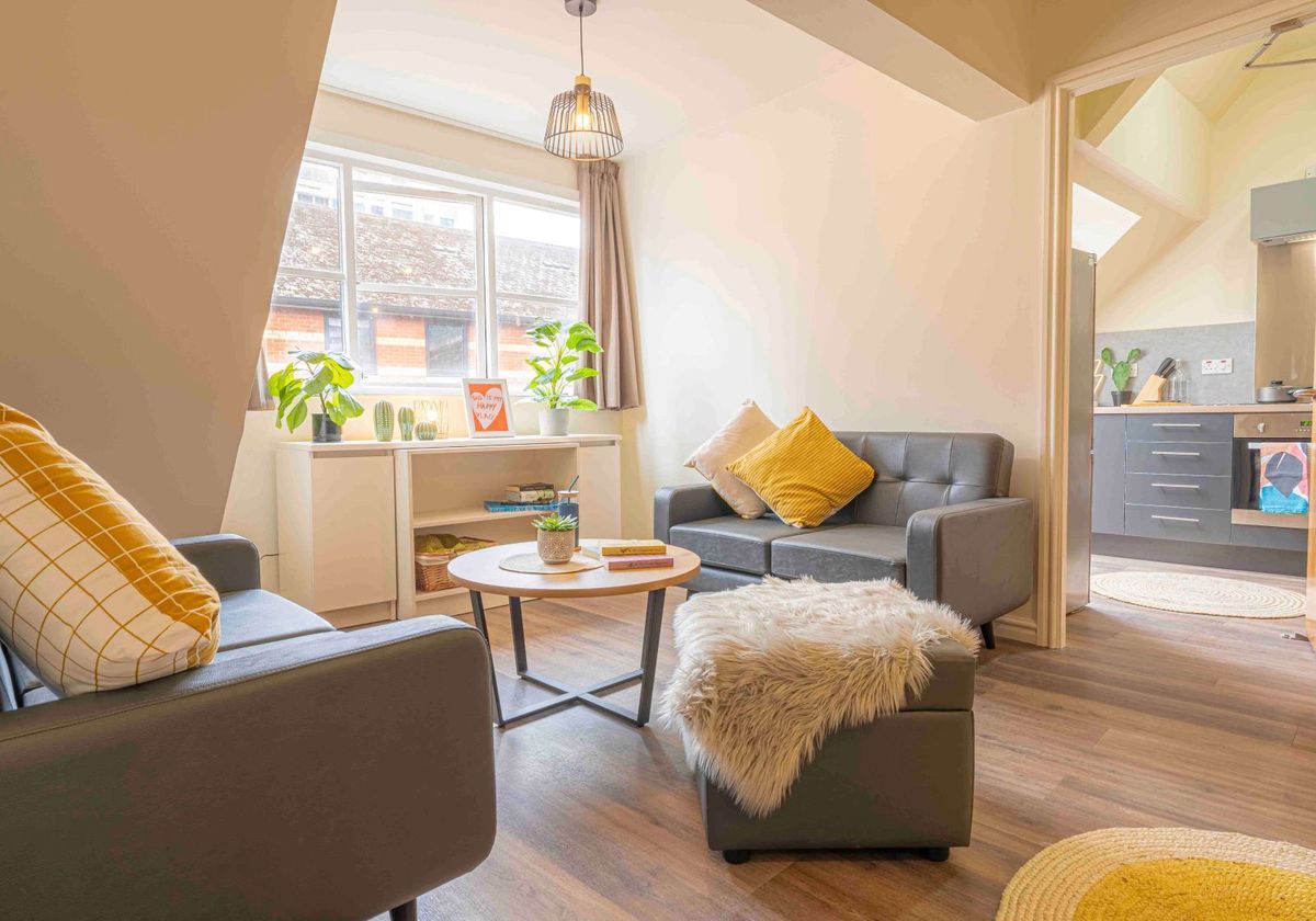 Hall- iQ Fletcher House - 9