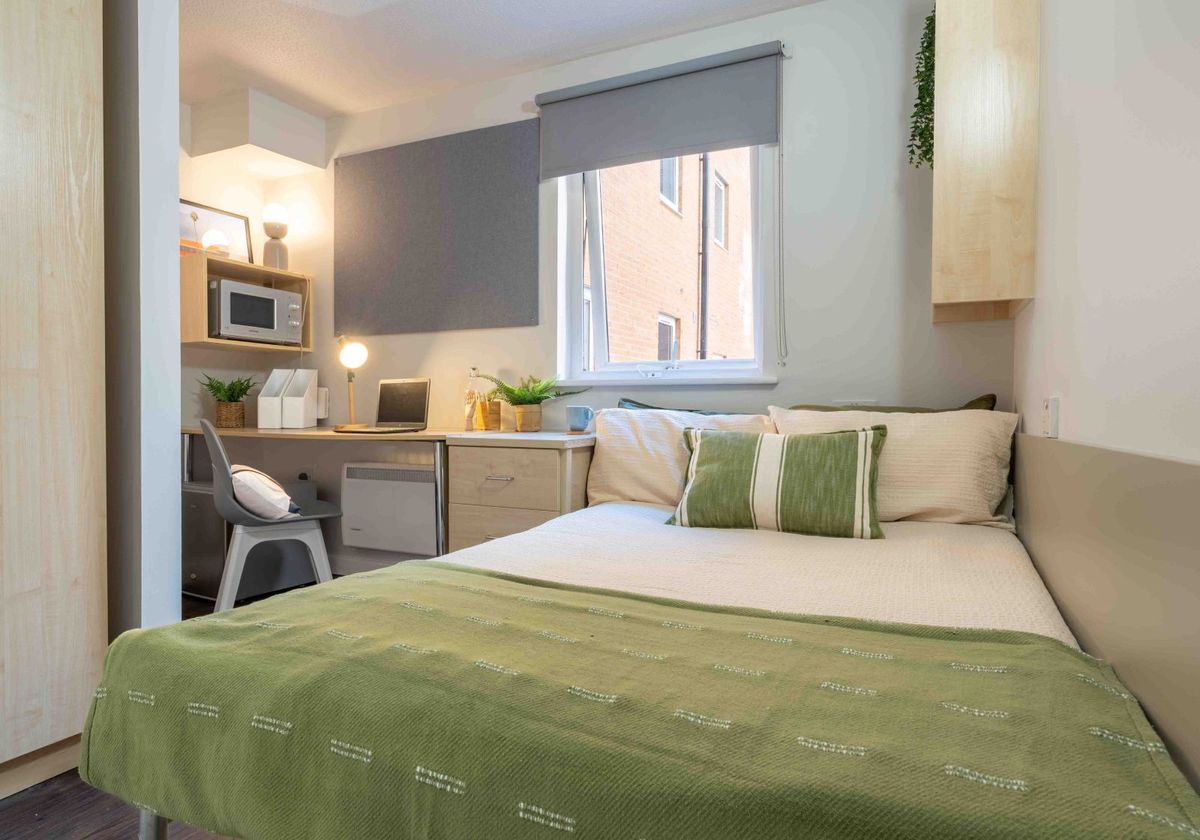 Hall iQ Great Newton House - 4