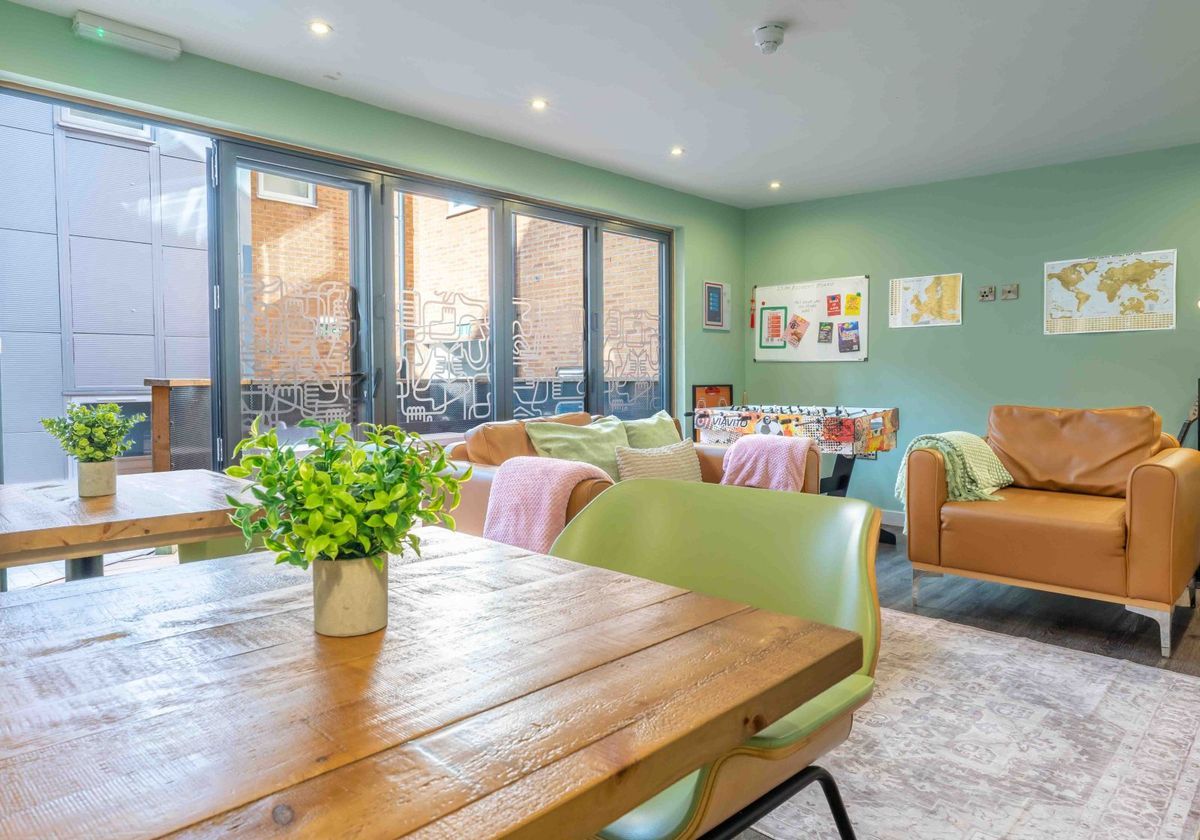 Hall iQ Great Newton House - 8