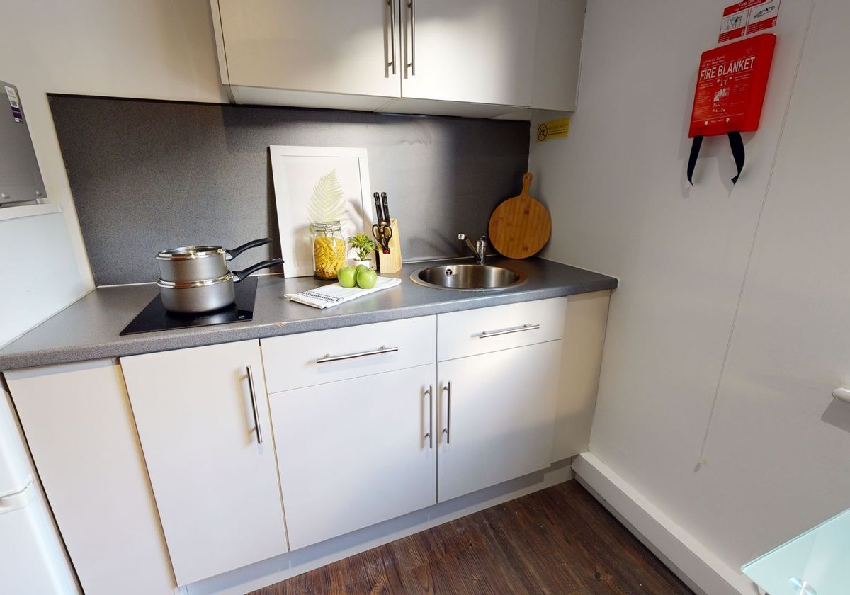 Hall iQ Grosvenor House - 5