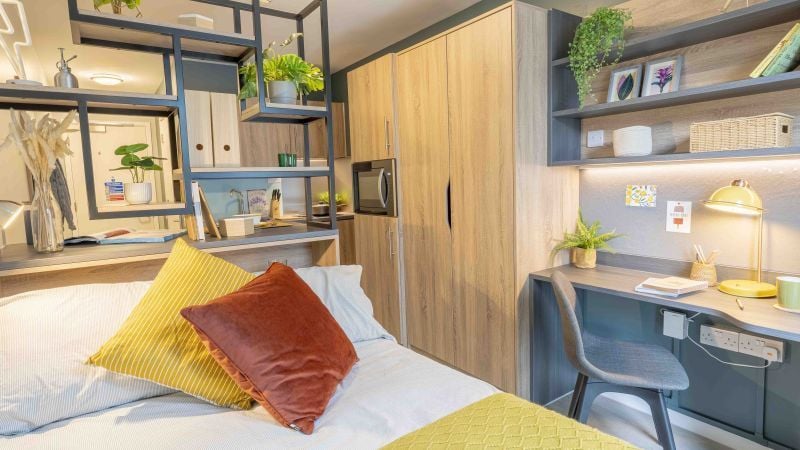 Hall iQ Hammersmith - 1