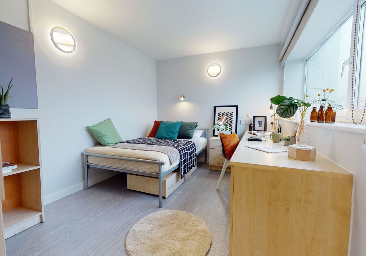 Hall iQ Hayes Wharf - 2