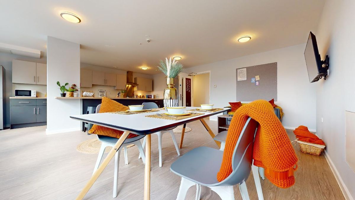 Hall iQ Highbury - 3