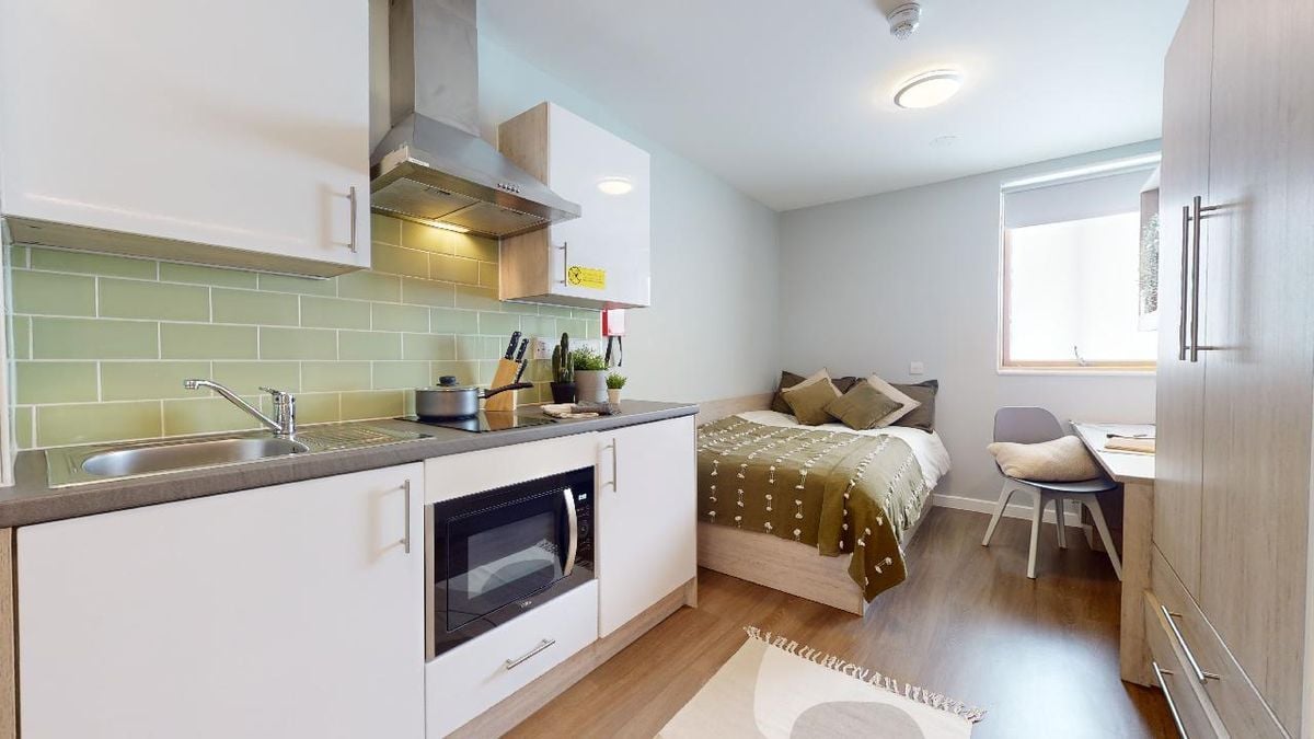 Hall - iQ Kingston - 0