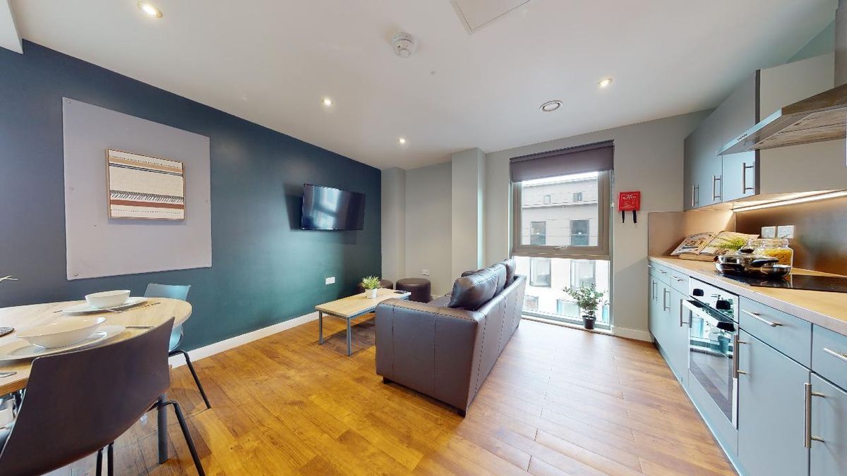 Hall iQ Knight House - 1