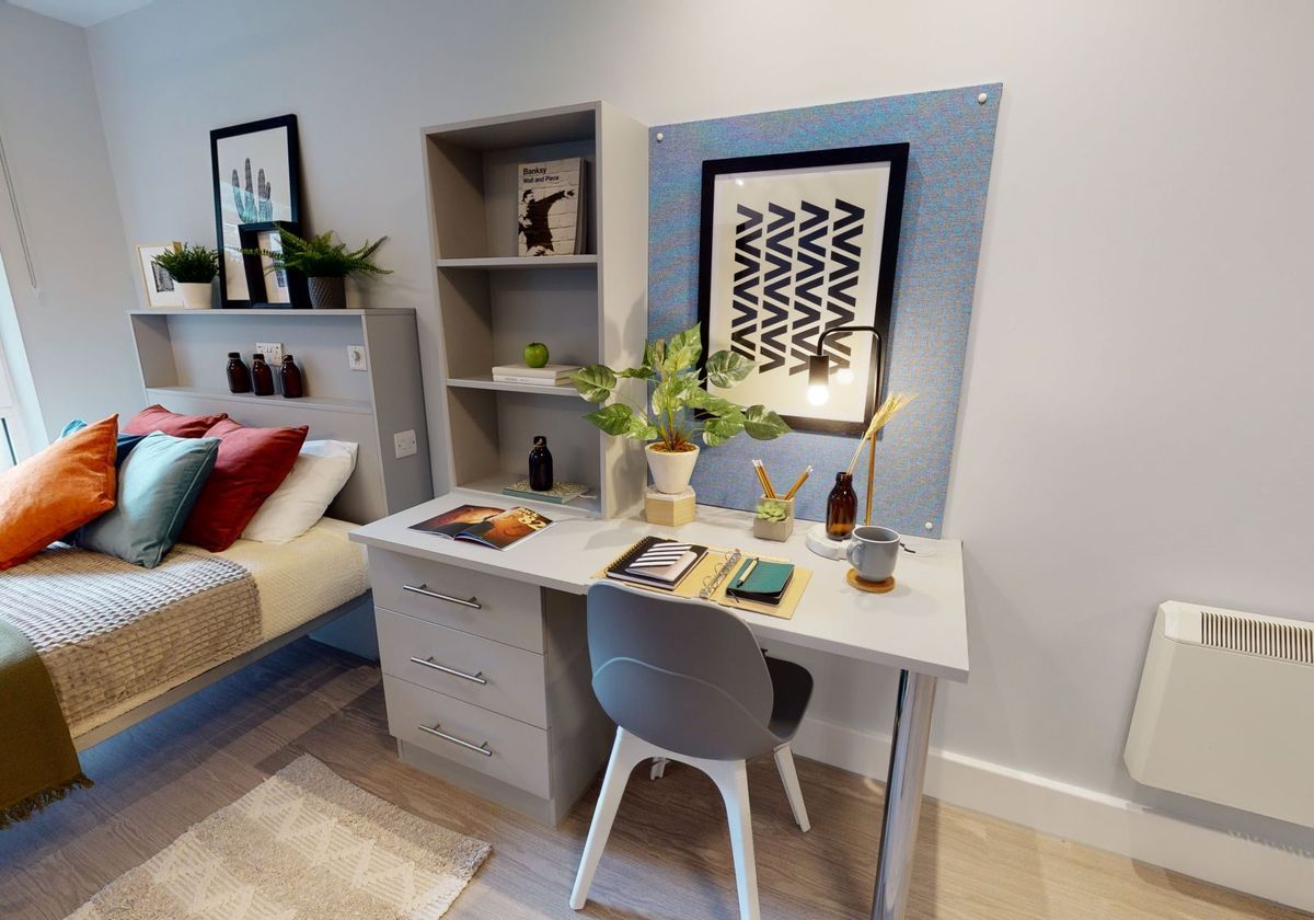 Hall - iQ Magenta House - 1