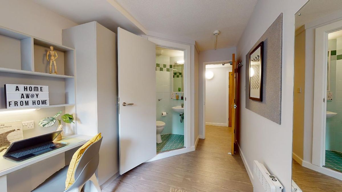 Hall iQ Manchester Gardens - 2