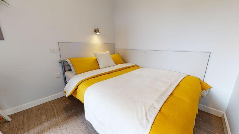 Hall iQ Newland House - 5