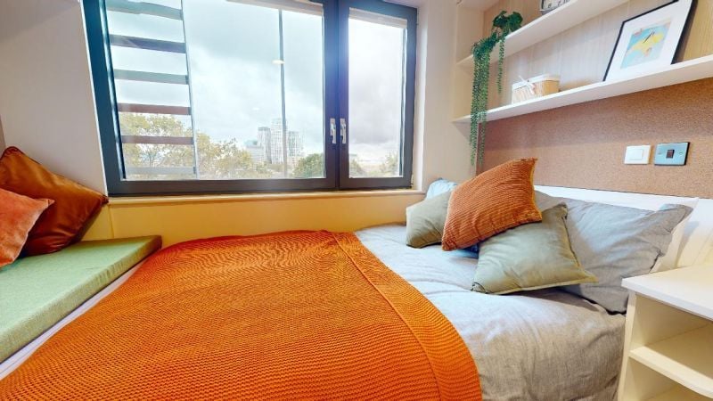 Hall iQ Paris Gardens - 1