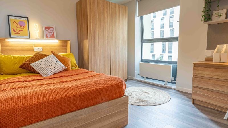 Hall - iQ Sterling Court - 0