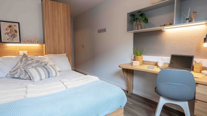 Hall - iQ Sterling Court - 2