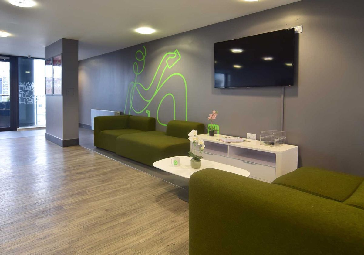 Hall - iQ Sterling Court - 9