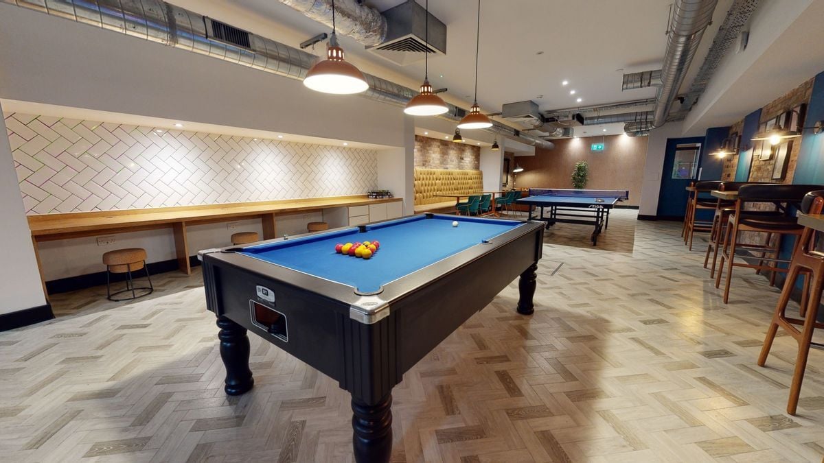 Hall iQ Studios 51 - 1