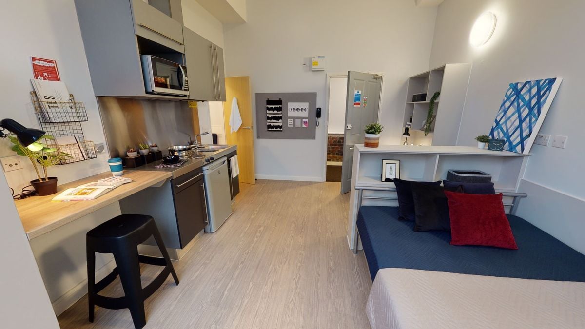 Hall iQ Studios 51 - 2