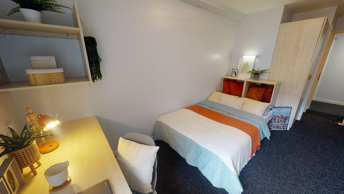 Hall iQ Wilmslow Park - 1