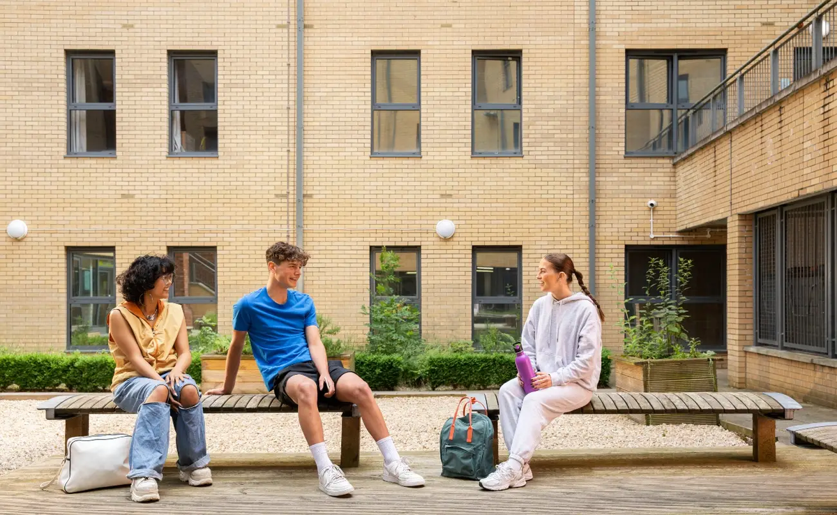 Hall - Kelvin Court - 5