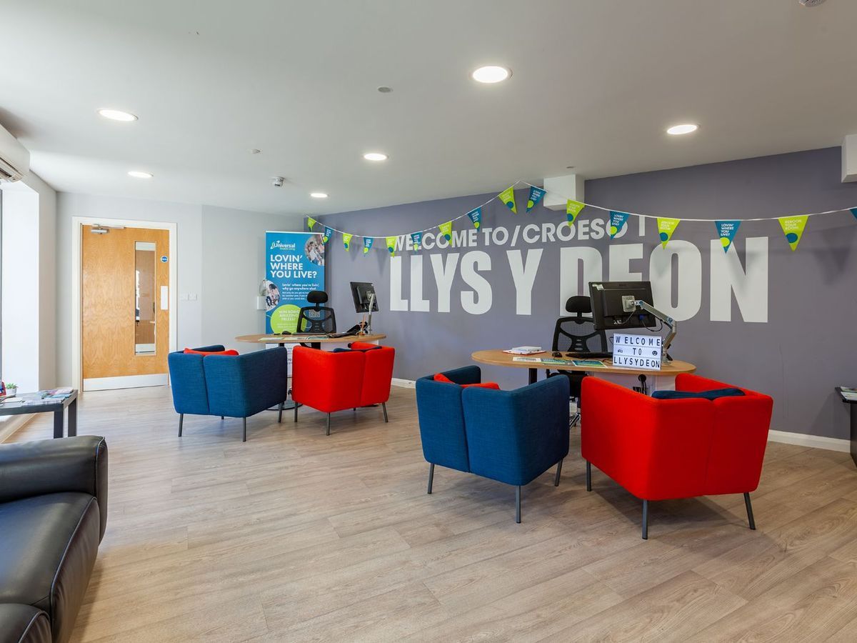 Hall - Llys Y Deon - 4