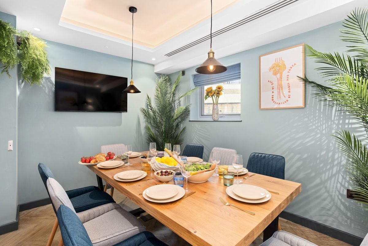 Hall - London Road Apartments - 4