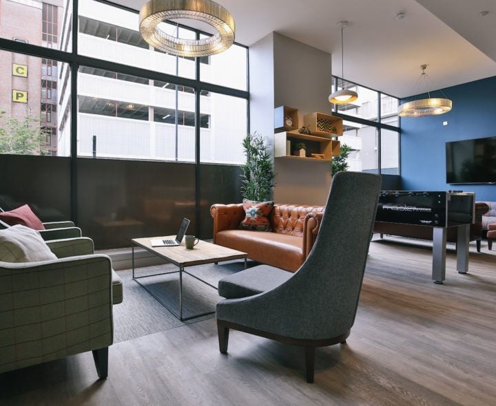Hall - Metrovick House - 6