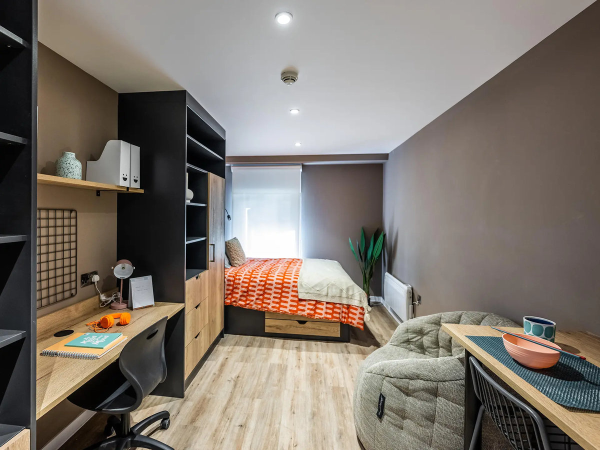 Hall - Murieston Crescent - 6