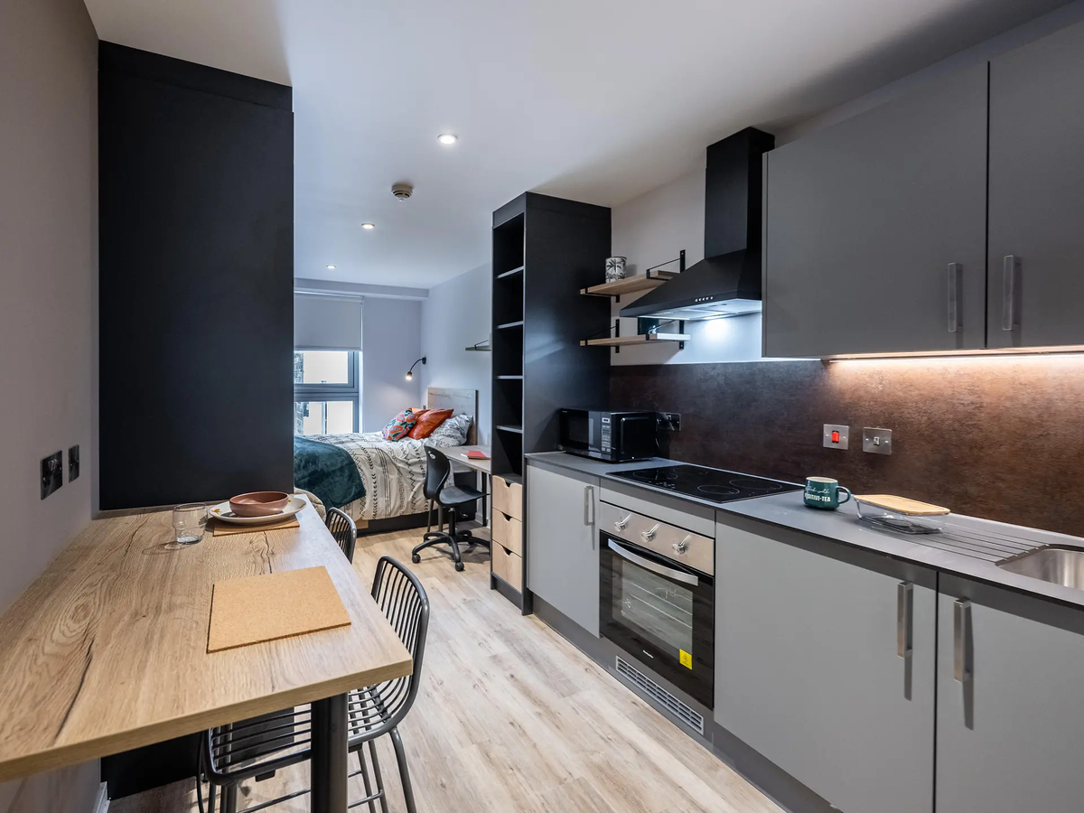 Hall - Murieston Crescent - 5