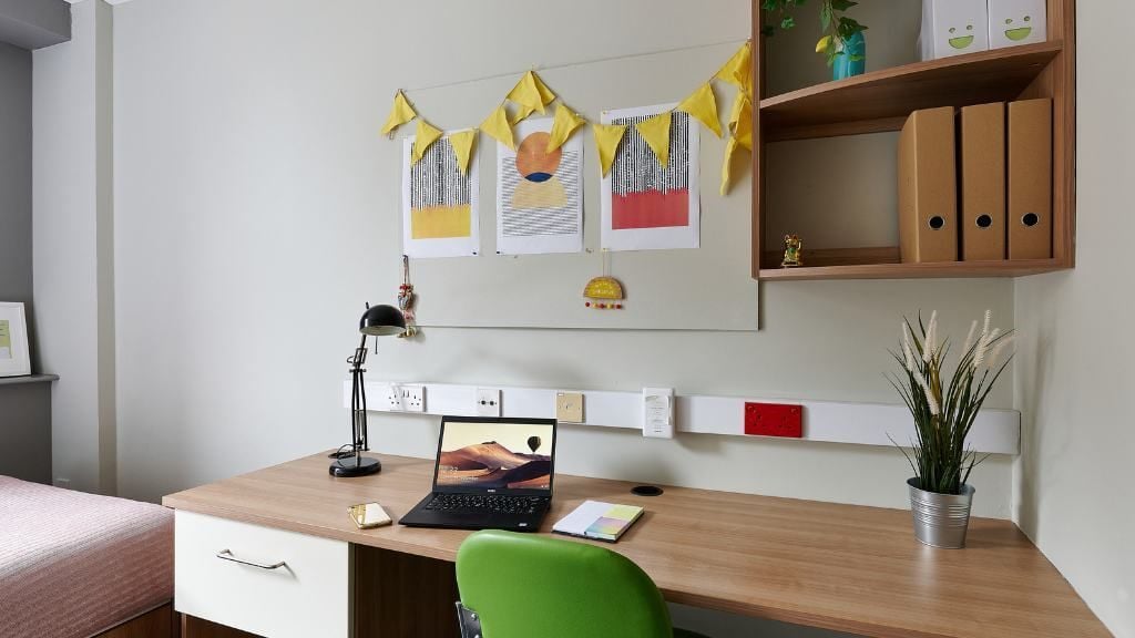 Hall - Northernhay House - 3