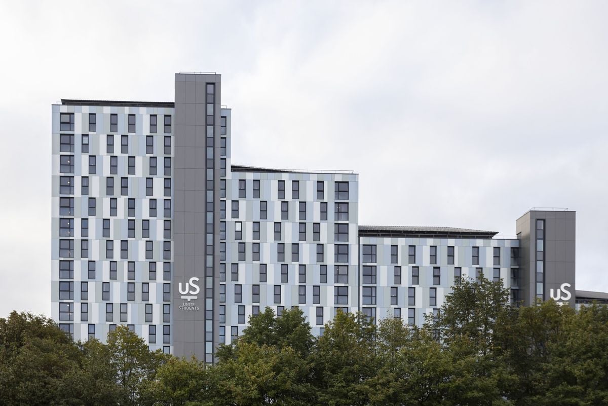 Hall - Piccadilly Point - 0