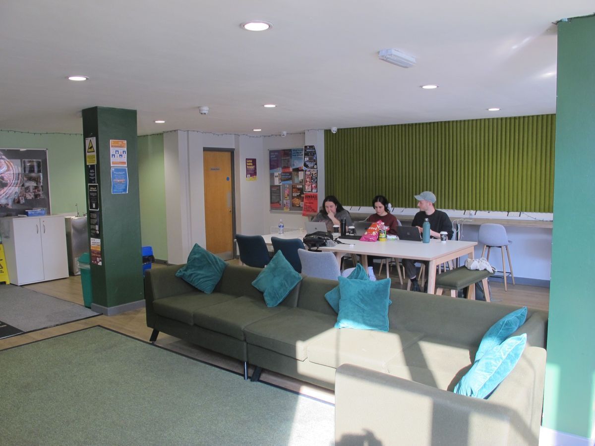 Hall - Peak Court - 10