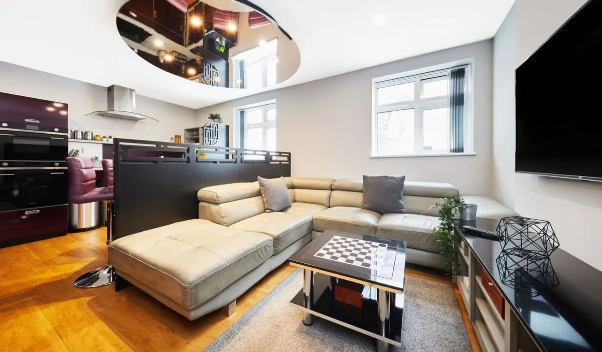 Hall - Pillar Box - 3