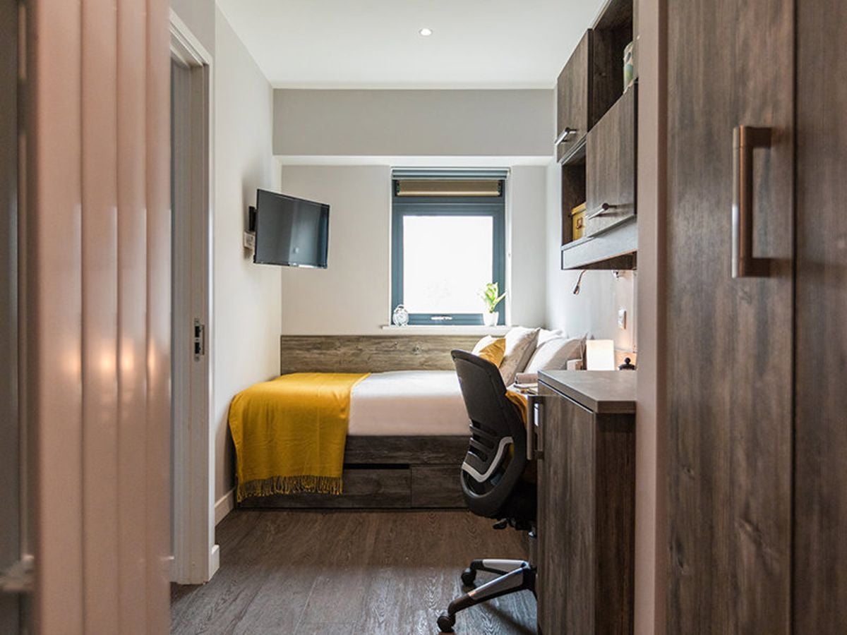 Hall - Queens Court - 2