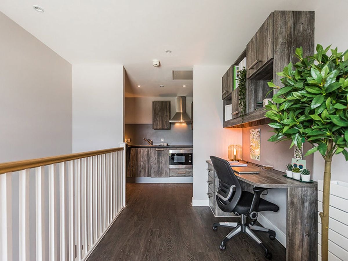 Hall - Queens Court - 6