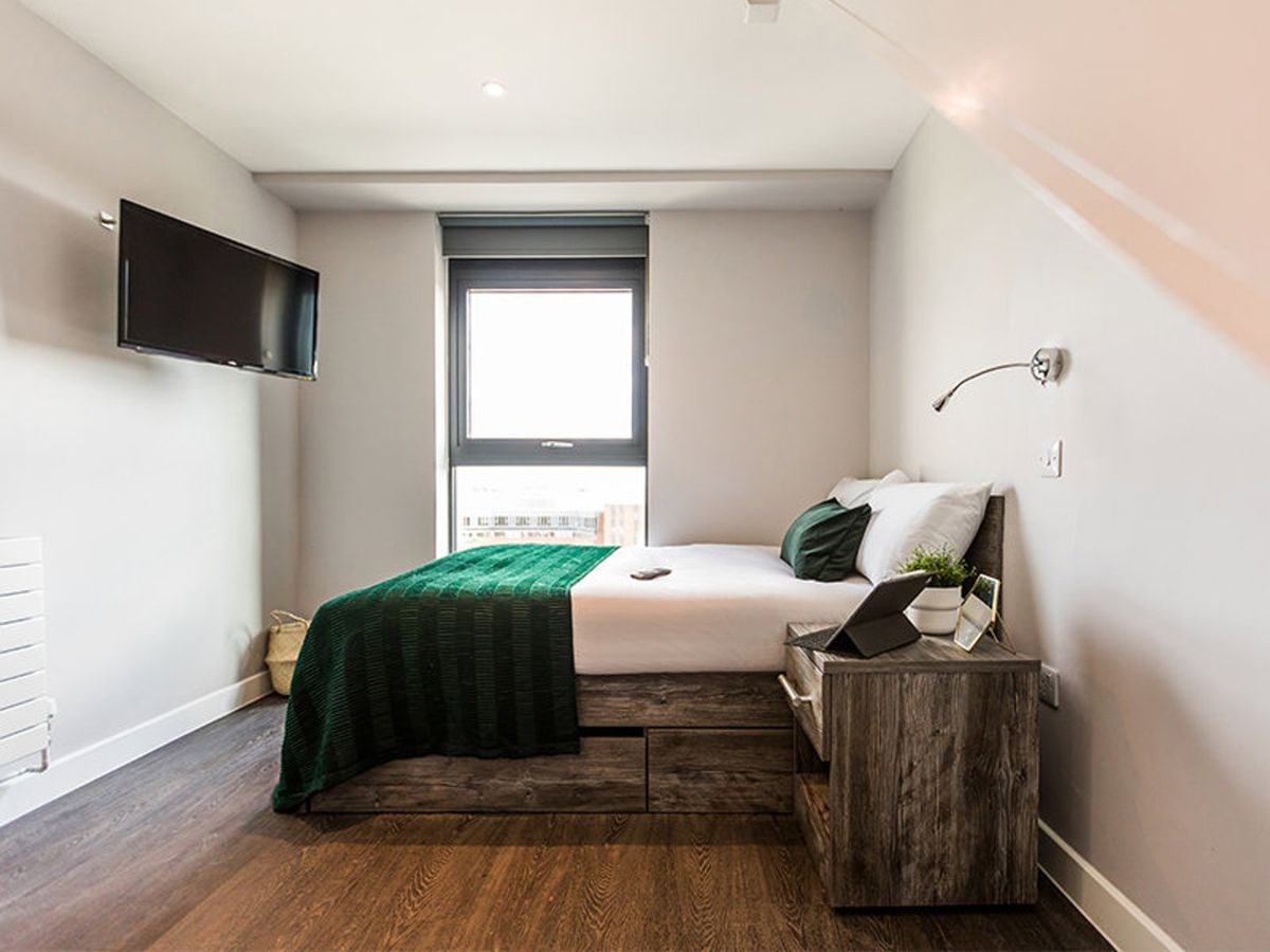 Hall - Queens Court - 5