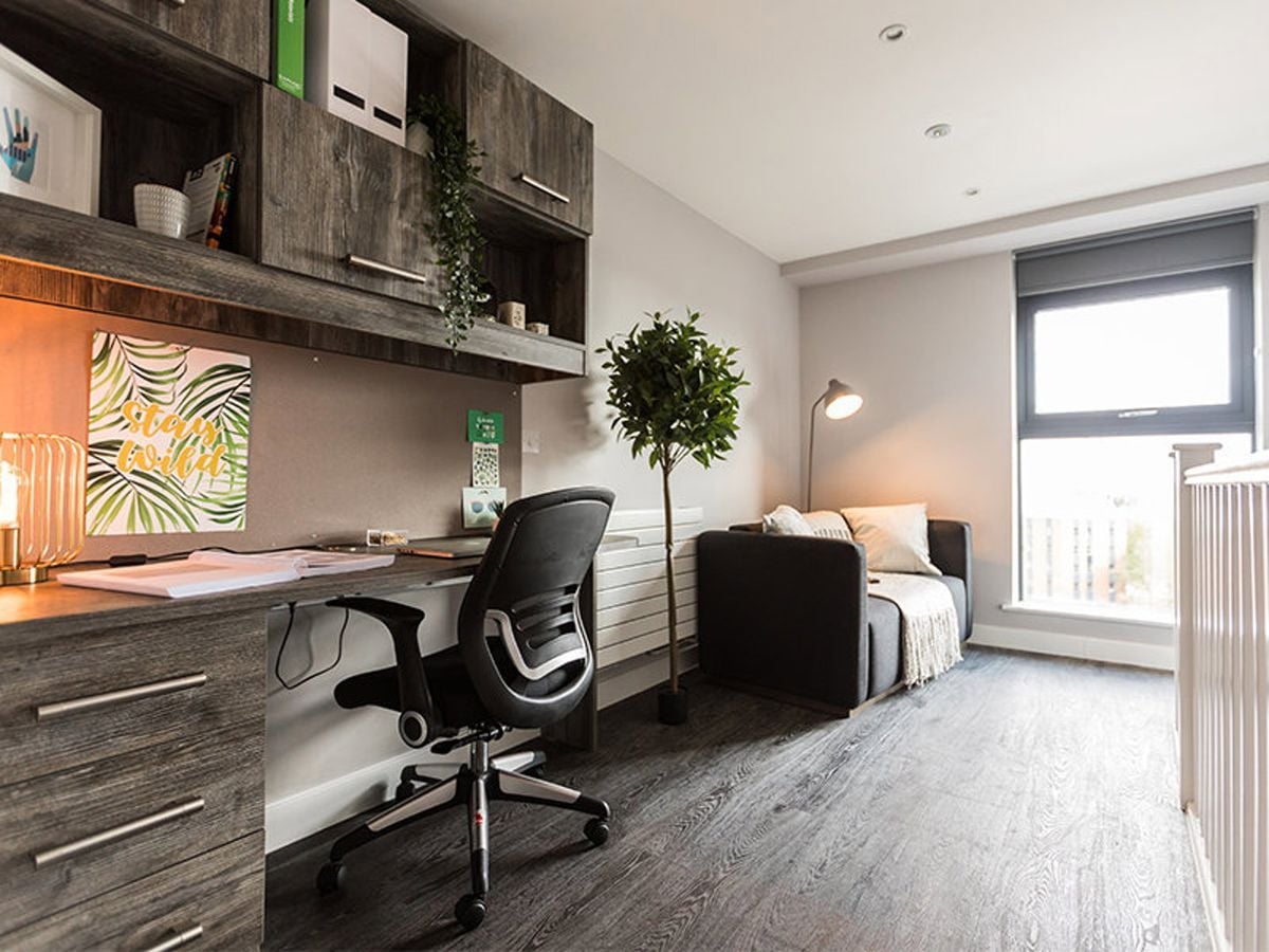 Hall - Queens Court - 7