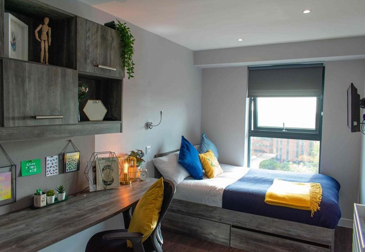 Hall - Queens Court - 0