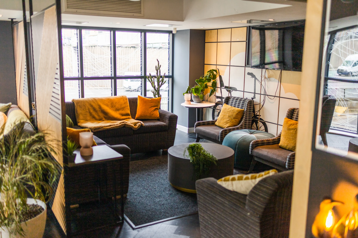 Hall - Queens Court - 9