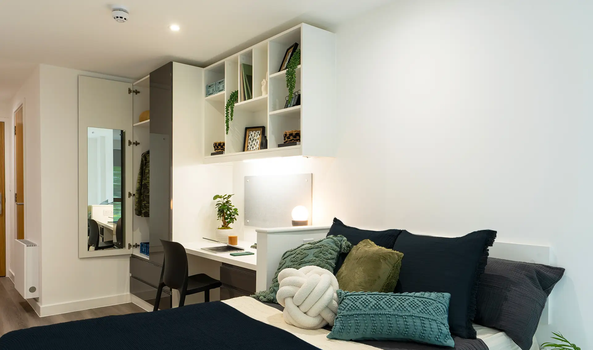 Hall - Rhodaus Court - 3