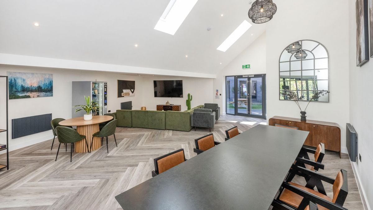 Hall - Riverside House - 2