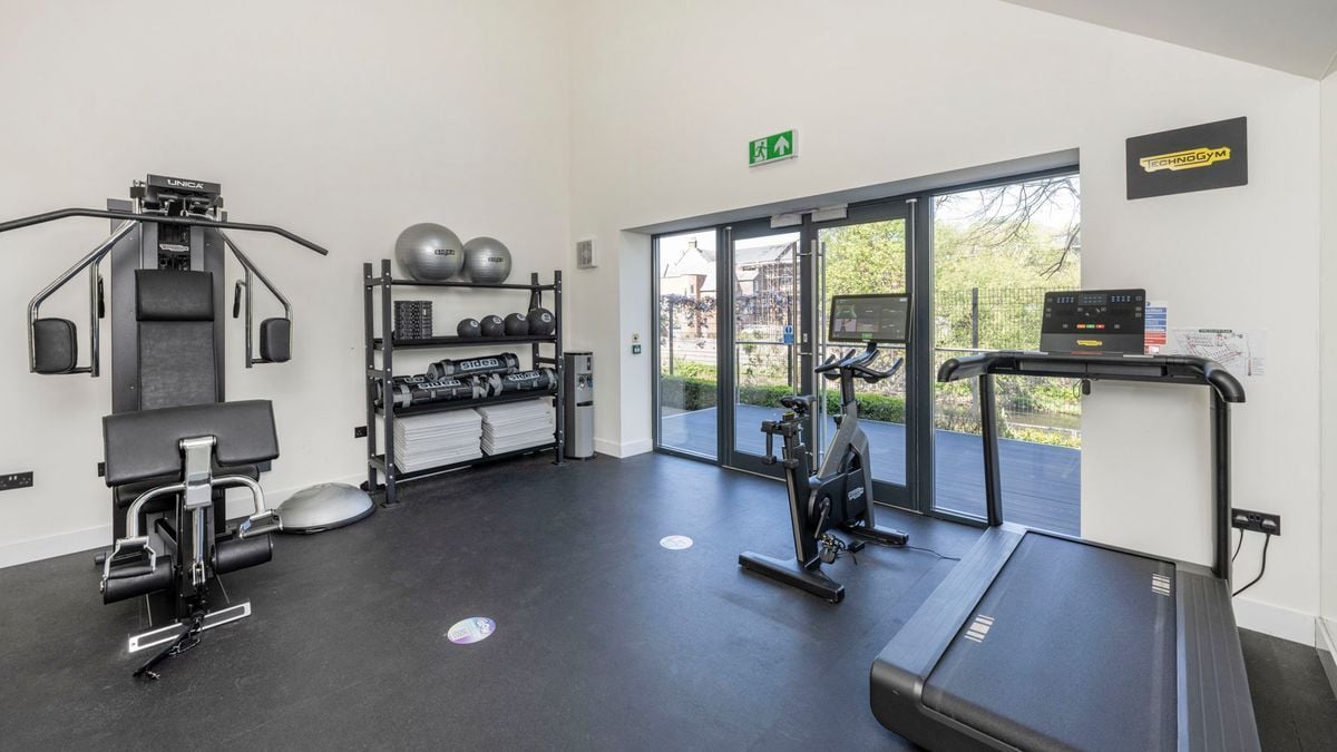 Hall - Riverside House - 7