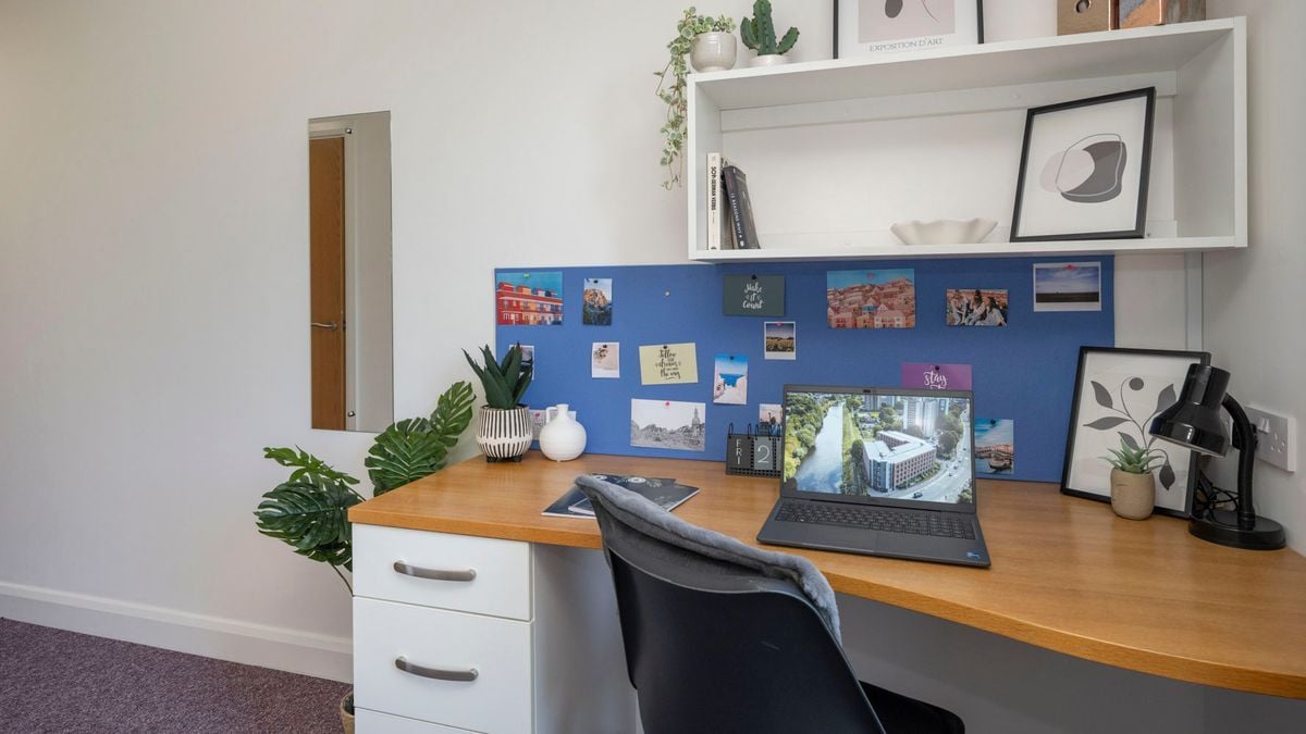 Hall - Riverside House - 4