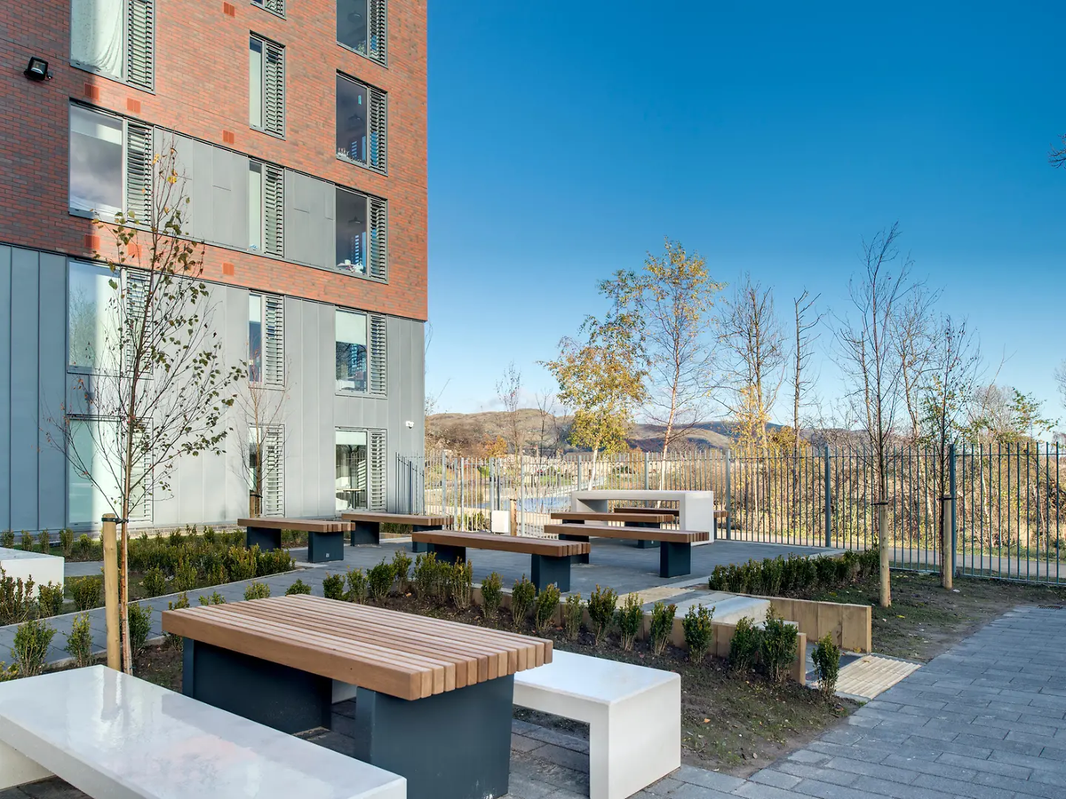 Hall Riverside Quay - 5