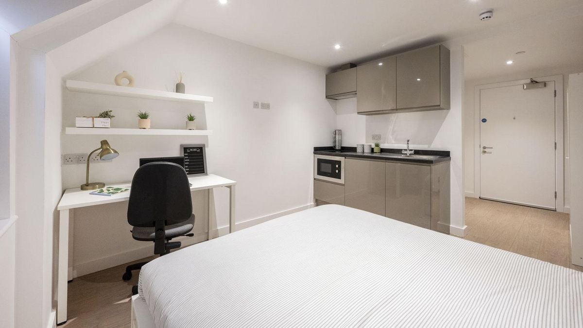 Hall - Sizer Court - 2