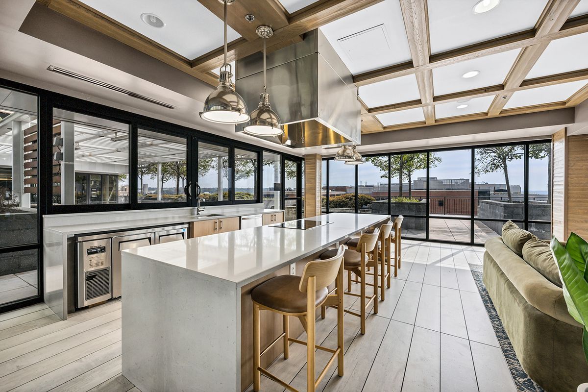Hall - SkyVue Apartments - 9