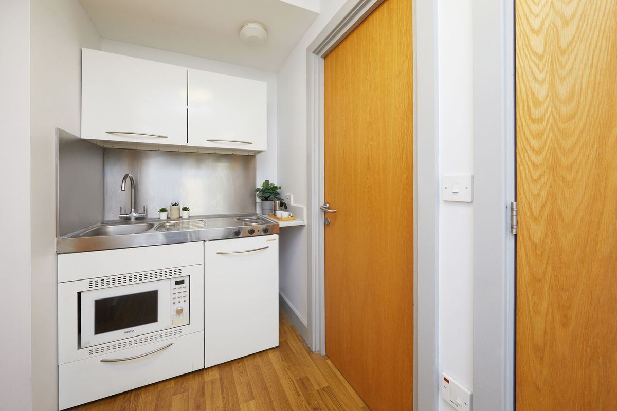 Hall St James Street - 8