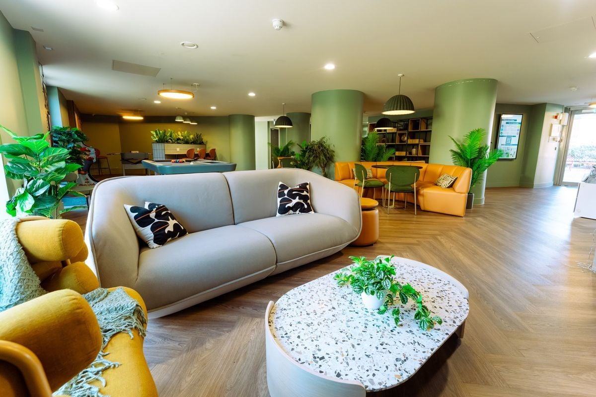 Hall-St Peter's Court - 7