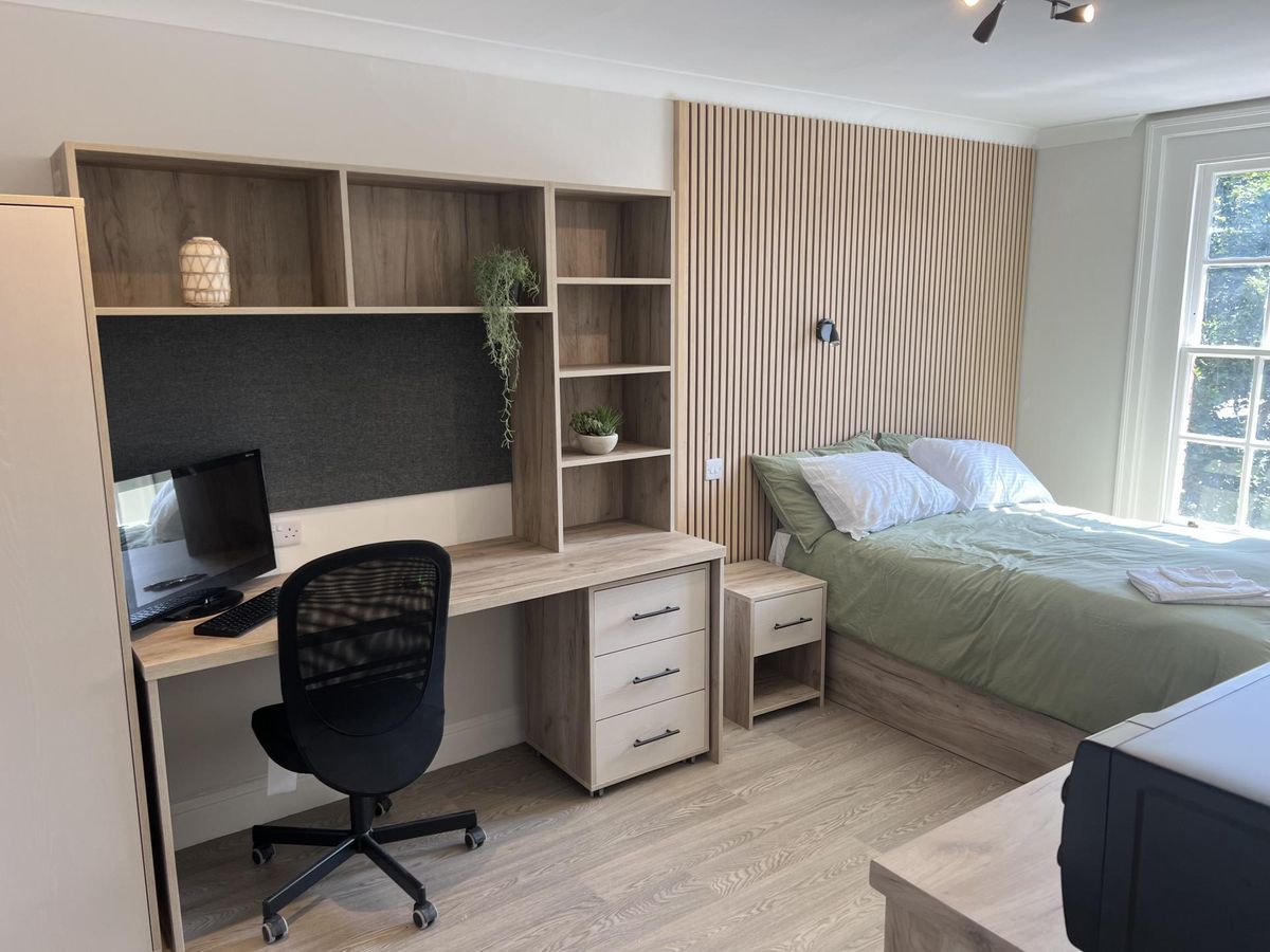 Hall - The Dolphin - 3