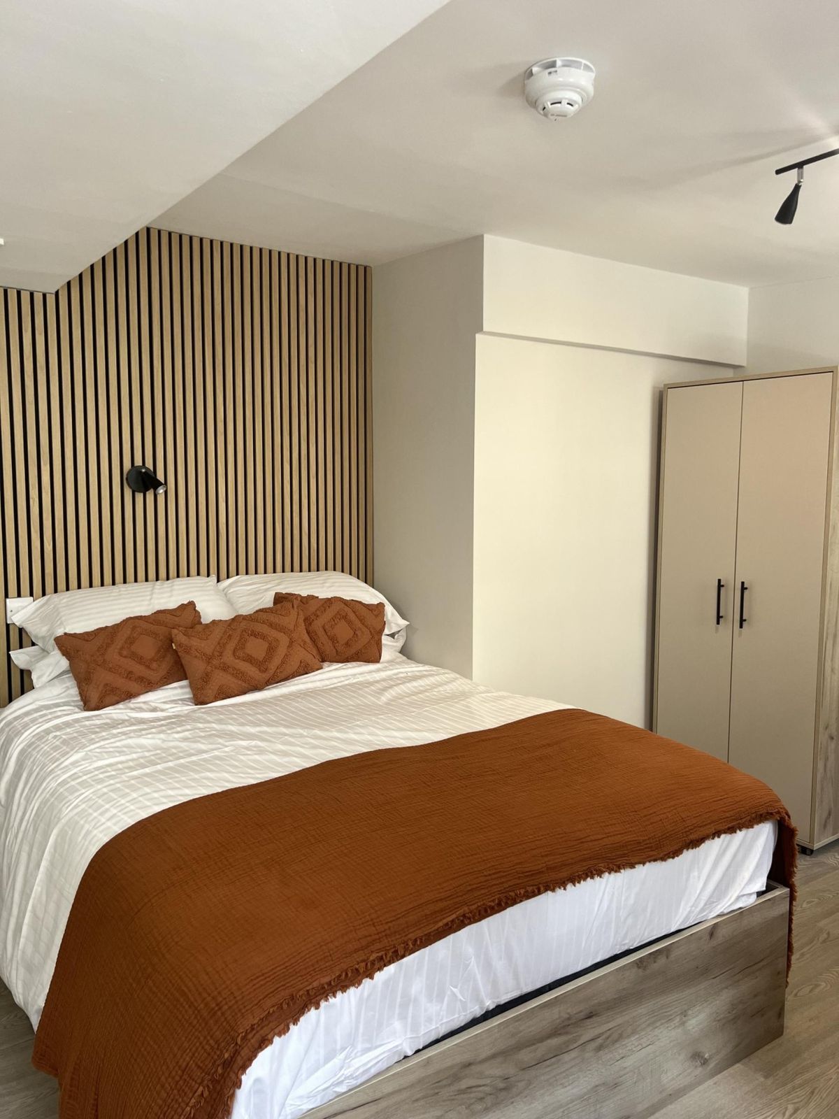 Hall - The Dolphin - 4