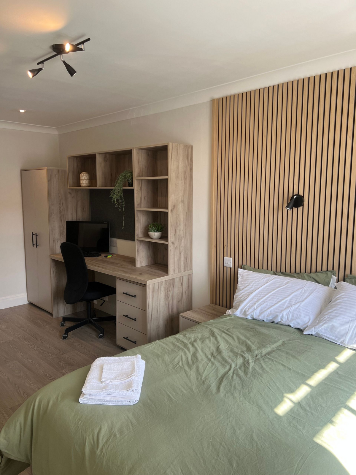 Hall - The Dolphin - 7