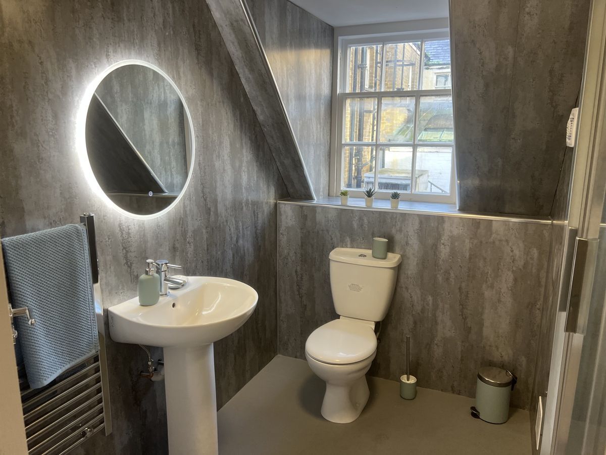 Hall - The Dolphin - 8